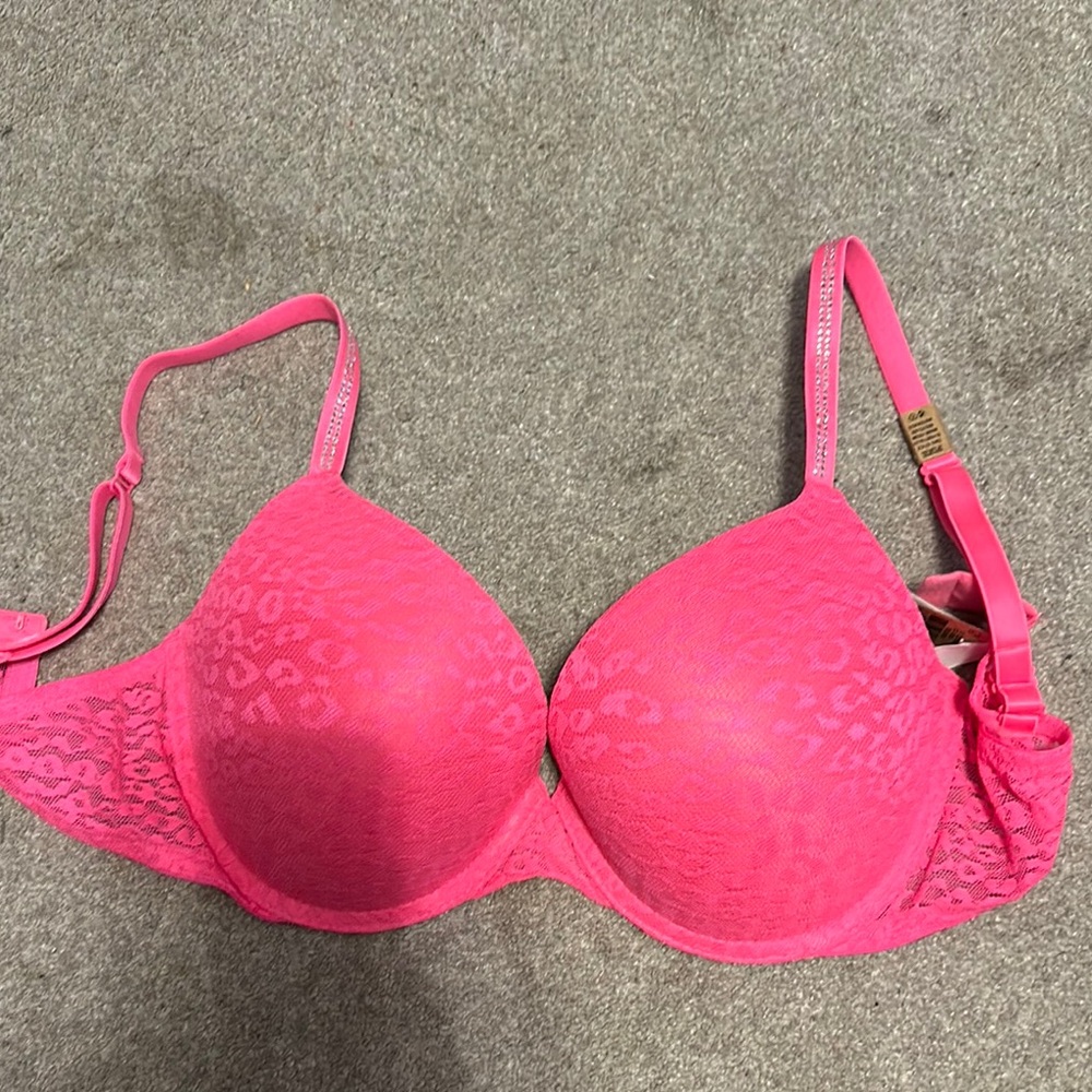 PINK Victoria's Secret Pink Wear Everywhere push-up with Underwire Support